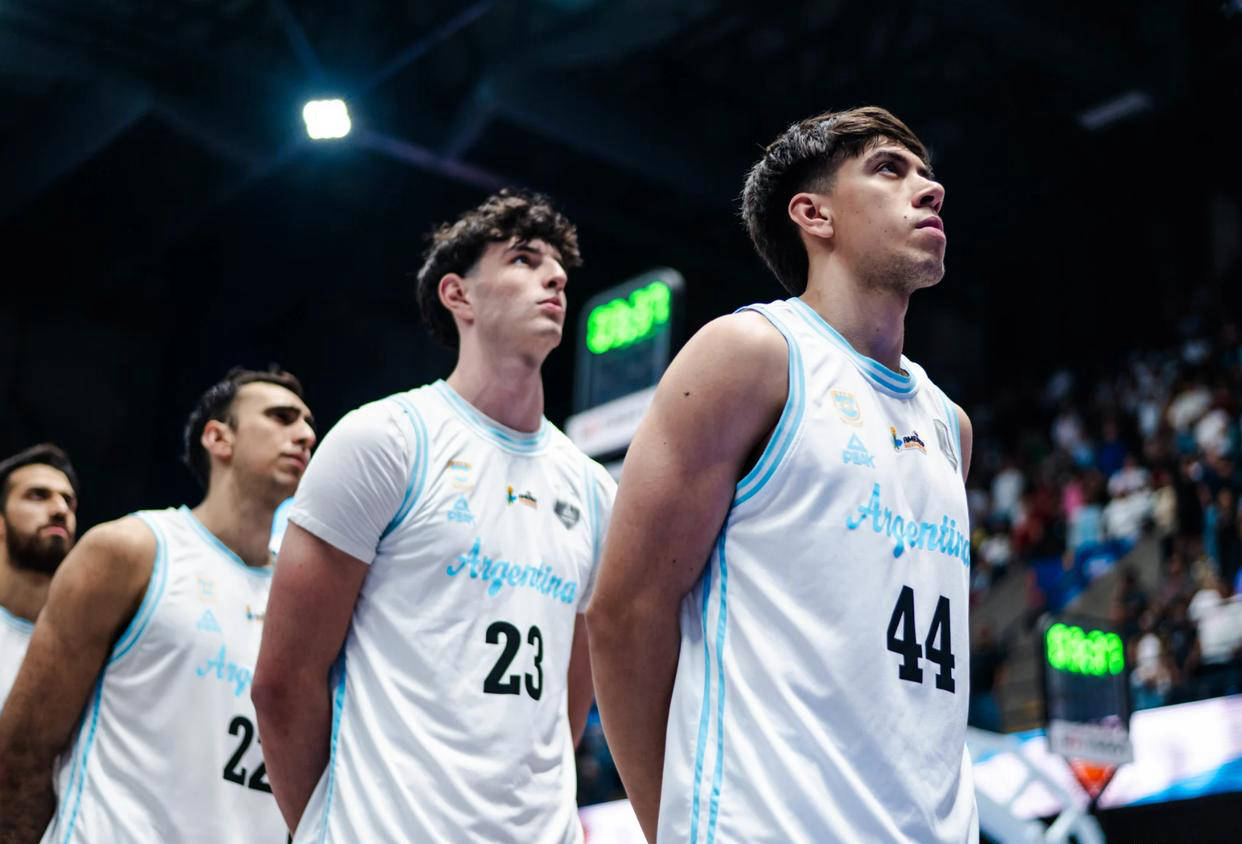 巴西男篮碾压凯尔特人B队，伦纳德惊艳世界