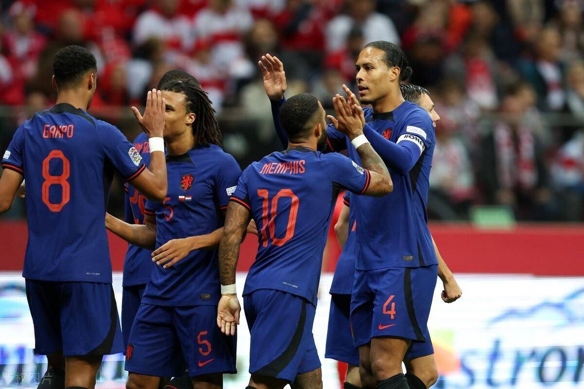 意大利鏖战丹麦，范佩西统治全场