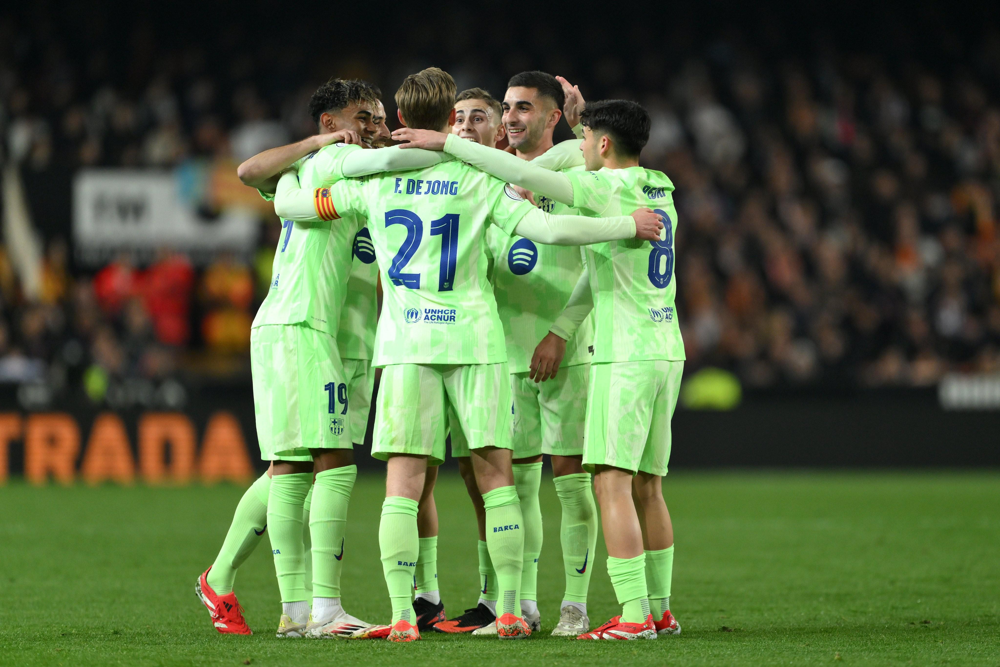 包含巴萨爆冷瓦伦西亚，德利赫特统治全场的词条