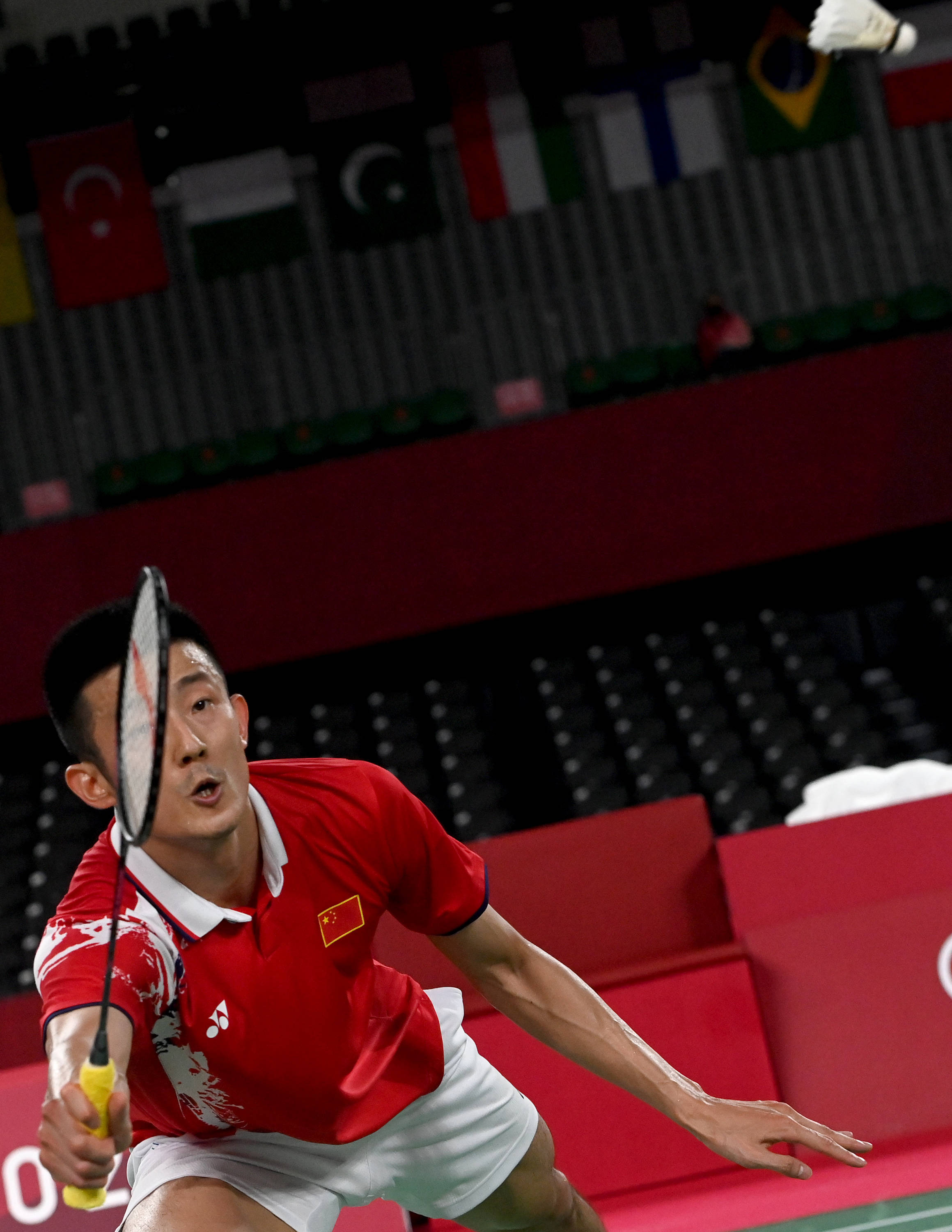 中国羽毛球队绝地反击法国羽毛球队，谌龙制霸全场