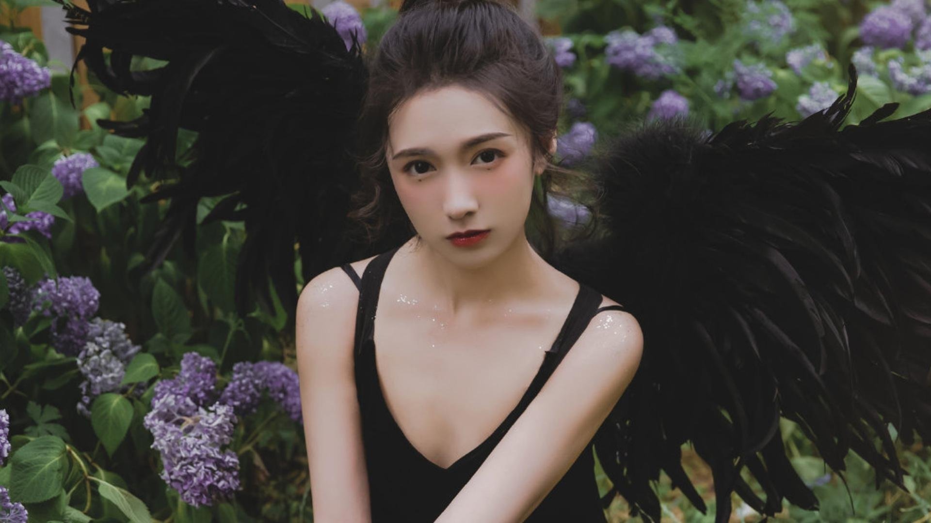 紫百合怒放伯纳乌,伊萨克一剑封喉,佛罗伦萨稳稳摘下银河战舰